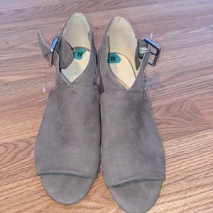 Nine West peep toe sandals Size 8